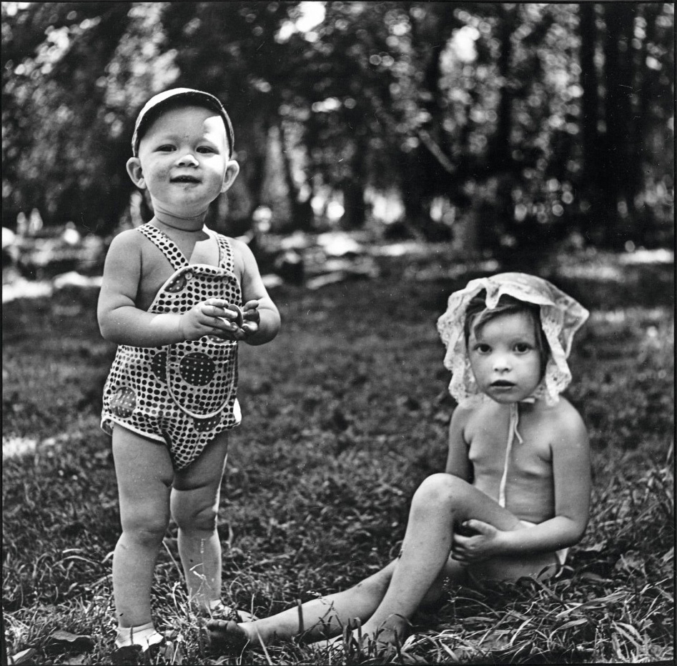 Николай Бахарев. Из серии «Отношения». 1978–1980. Черно-белая фотография, ручная печать. Тираж 3/8. Эстимейт €4–5 тыс. Не продано. Courtesy VLADEY