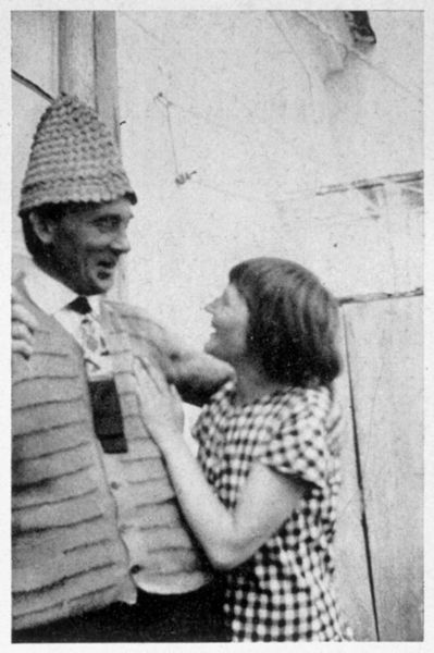 Хуго Балль и Эмми Хеннингс. 1916. Иллюстрация из книги Роузли Голдберг «Искусство перформанса от футуризма до наших дней»