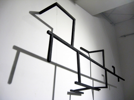 Илья Долгов. Азоид левитта. 2010. Объект. Дерево, краска. © автор, Courtesy Gallery 21