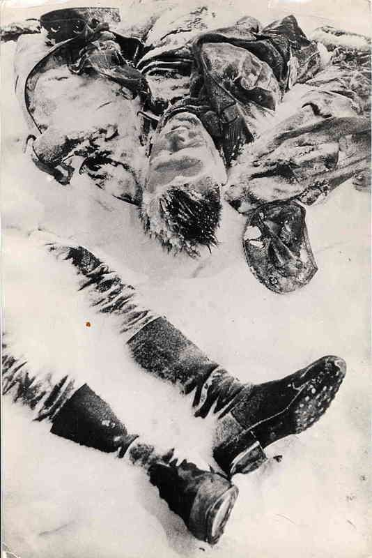 Галина Санько. На русской земле. 1941.<br> Черно-белая фотография 