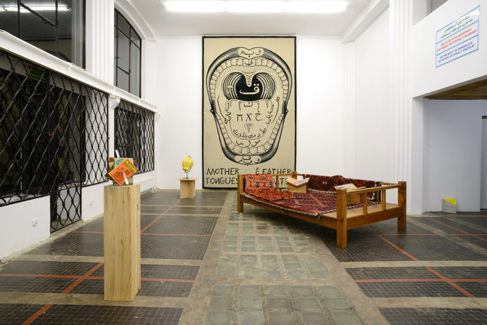 Фрагмент экспозиции выставки "Too Much Tłumacz" группы "Славяне и татары", Raster gallery, Варшава, 2012. <br> Источник: rastergallery.com