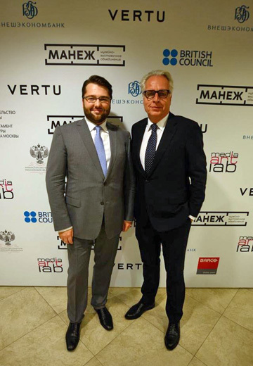 Мартин Рот и арт-директор МВО «Манеж» Андрей Воробьев на открытии выставки «Золотой век русского авангарда. Питер Гринуэй» в Центральном выставочном зале «Манеж», Москва. 2014. Фото: ЦВЗ «Манеж»